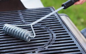 Cleaning the Barbeque Grill
